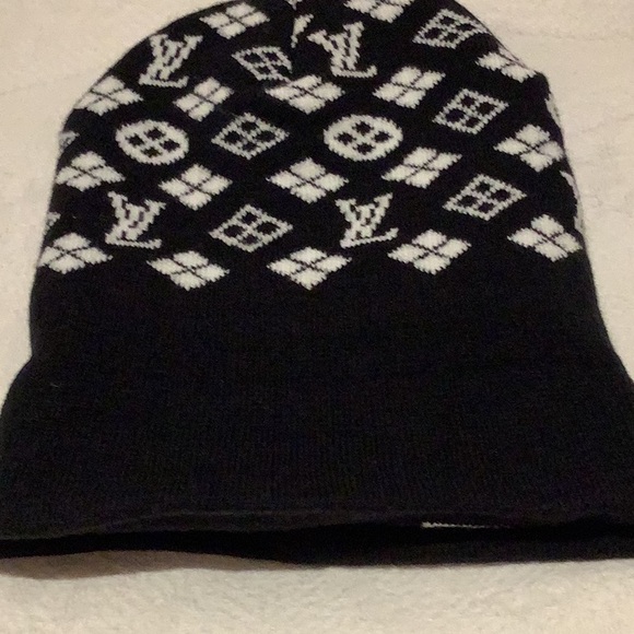 Louis Vuitton Monogram Black and White Knit Hat - Picture 3 of 3